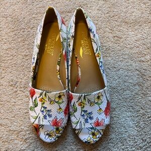 AEROSOLES Women's Floral Patterned Wedges size 8.5
